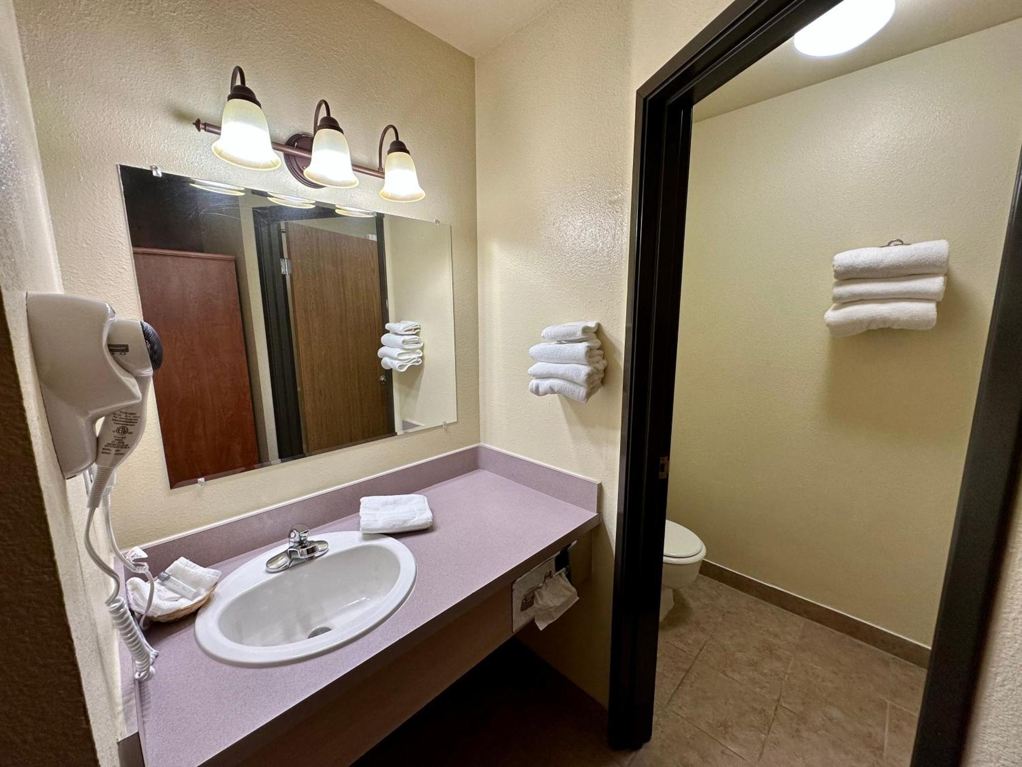 Fairbridge Inn & Suites Келог Екстериор снимка
