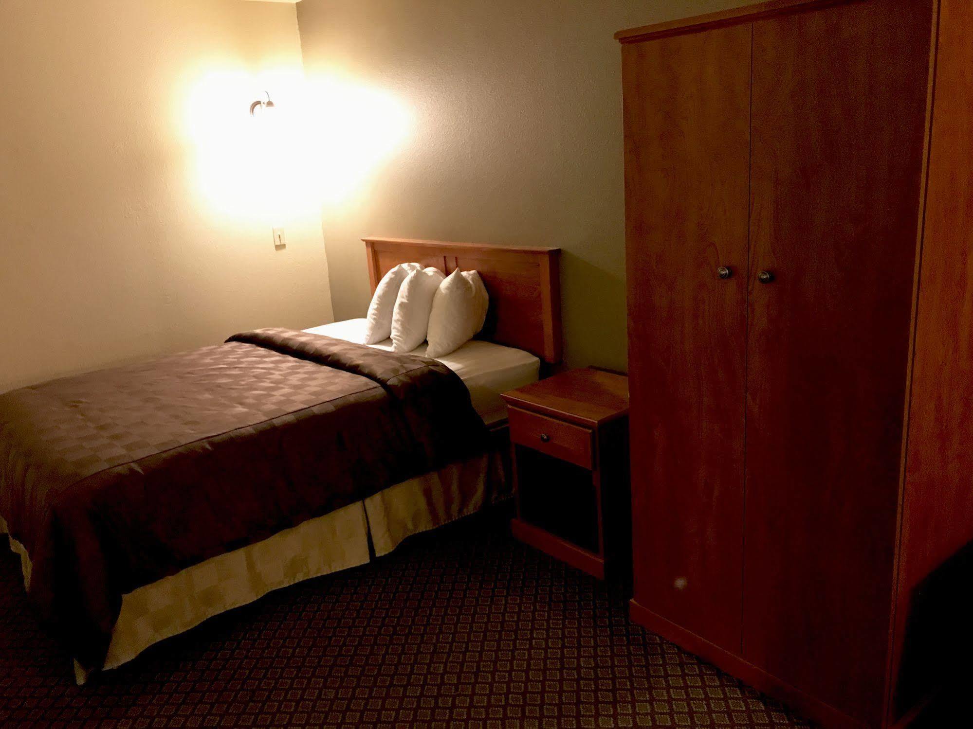 Fairbridge Inn & Suites Келог Екстериор снимка
